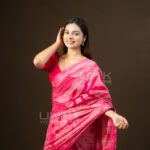 Handcrafted Cotton Batik Saree 26109 - Hot Pink and Light Pink Saree - Image 5